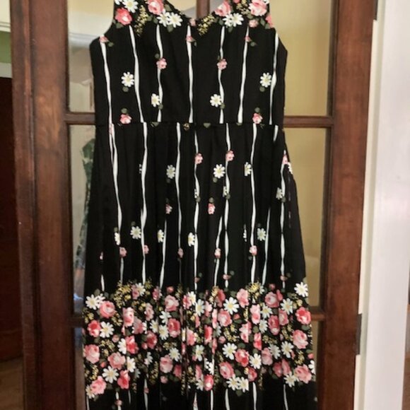 Retrospec'd Elizabeth Pocket Full of Posies Dress - NWT - Picture 2 of 4